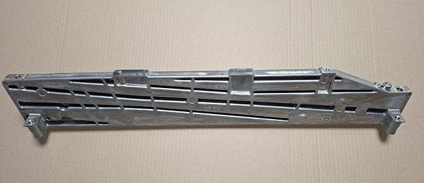 Batteriequerträger aus Aluminiumdruckguss Batteriequerträger aus Aluminiumdruckguss